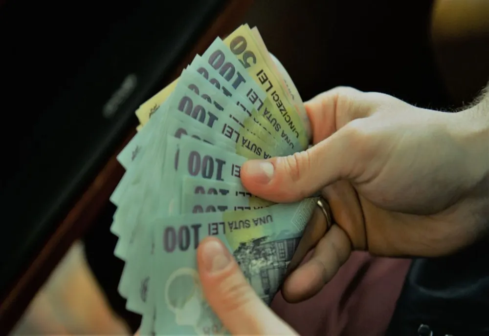 Cifre EXCLUSIVE de la Ministerul Muncii: Numărul românilor cu salariul minim a CRESCUT
