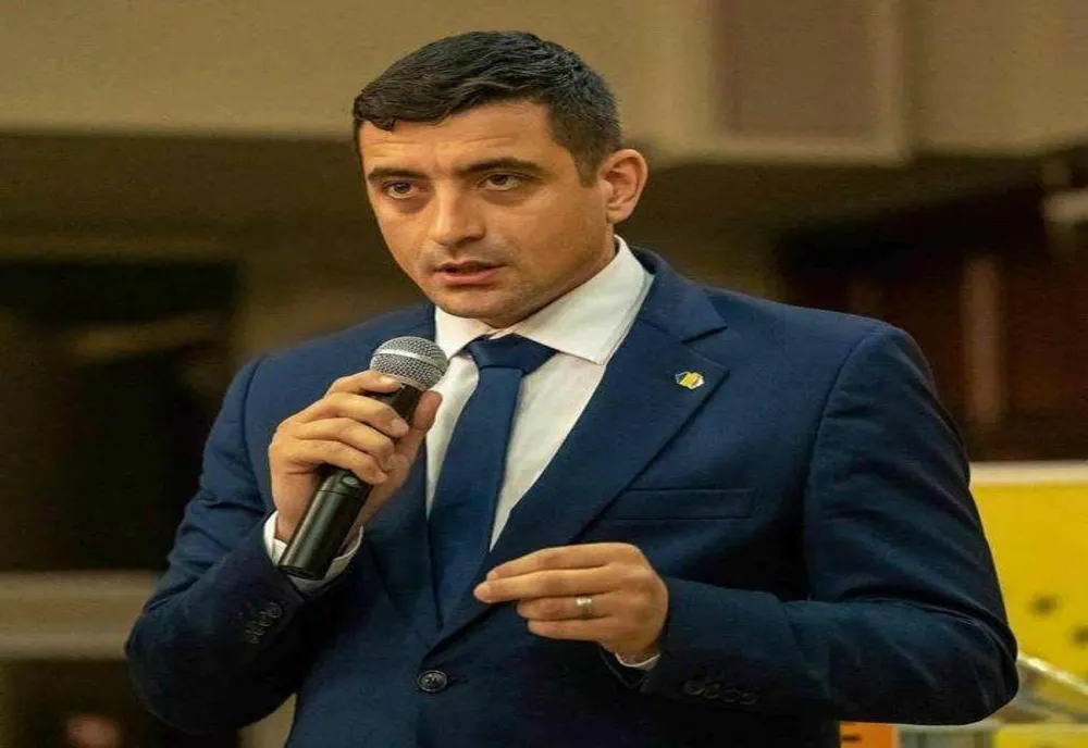 SIMION ANUNȚĂ CĂ AUR A STRÂNS PESTE 300.000 DE SEMNĂTURI PENTRU CĂLIN GEORGESCU ȘI MAI POATE STRÂNGE: E MULTĂ DISPERARE PENTRU A-L DESCALIFICA