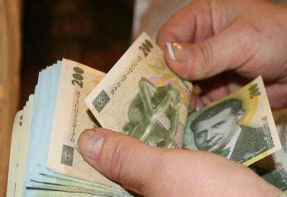 AUSTERITATEA LUI BOLOJAN, NUMAI PENTRU SĂRACI. NABABII DE LA STAT SE LĂFĂIE ÎN SALARII DEMNE DE MANAGERI DIN ELVEȚIA