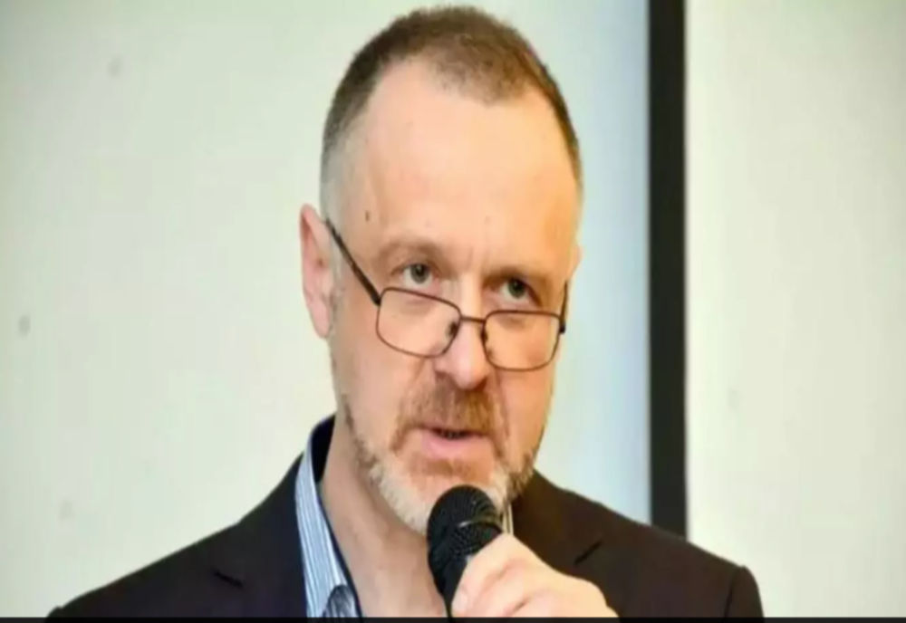 Senatorul AUR Sorin Lavric îi cere demisia ministrului Educaţiei, Ligia Deca, după Evaluarea Naţională: “România Educată” a fost doar o simplă butaforie