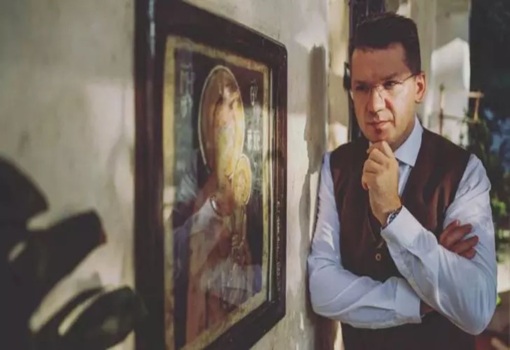 MIHAI NEAMȚU REACȚIONEAZĂ ÎN SCANDALUL INJURIILOR DIN SPAȚIUL PUBLIC. CE MESAJ LE TRIMITE CELOR CARE ÎI CER DEMISIA ȘI ÎL FAC „PUTINIST”