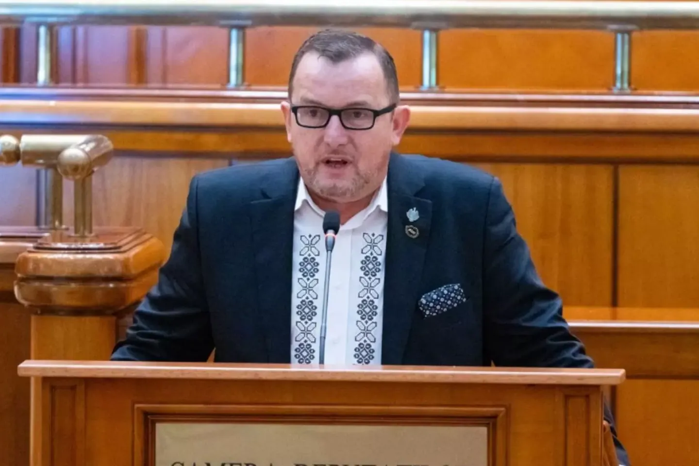 Critici după boicotarea firmei care nu l-a primit pe Călin Georgescu. Deputat AUR: „Producătorii români trebuie susținuți”