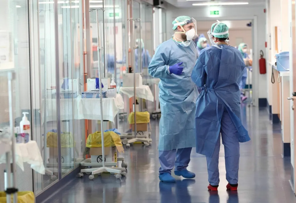 AUR despre vaccinarea obligatorie a medicilor: ”În loc să respecte libertatea de alegere a fiecăruia, inclusiv cea a medicilor, PNL și UDMR au pornit prigoana”