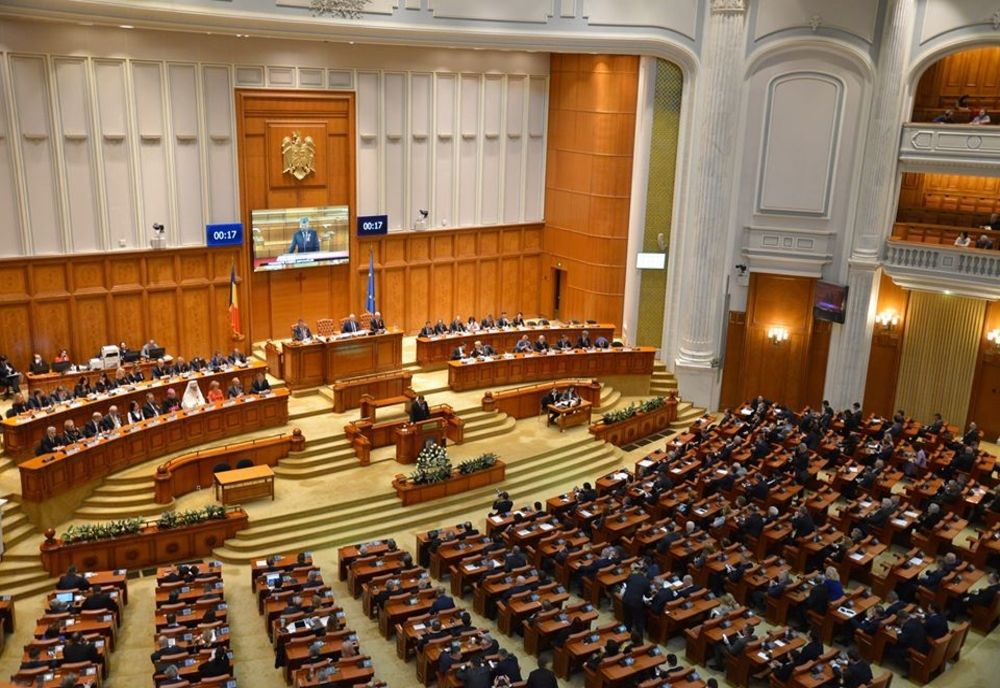 Eliminarea pensiilor speciale pentru parlamentari, amânată din nou