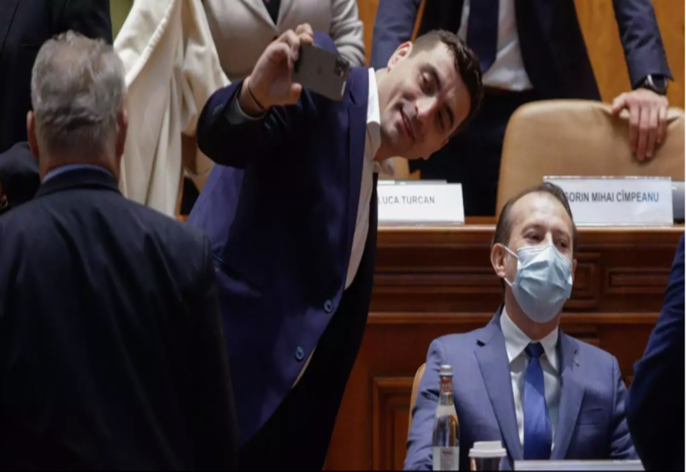 CULISELE STATULUI PARALEL. George Simion a făcut spectacol la moțiunea de cenzură