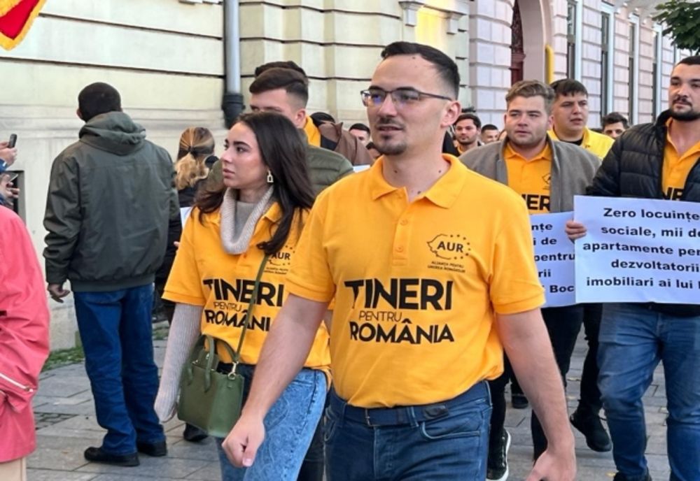 Protest AUR în fața primăriei lui Boc: ”De casele de la A. N. L., casele pentru amărâți, trebuie să beneficieze amărâții”