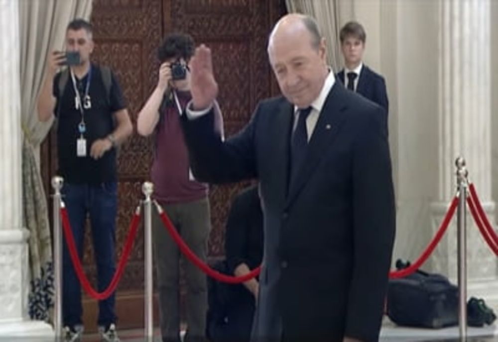 CE A TRANSMIS TRAIAN BĂSESCU, AJUNS LA CĂPĂTÂIUL LUI ION ILIESCU. TRUPUL FOSTULUI PREȘEDINTE, DEPUS PENTRU OMAGII LA COTROCENI