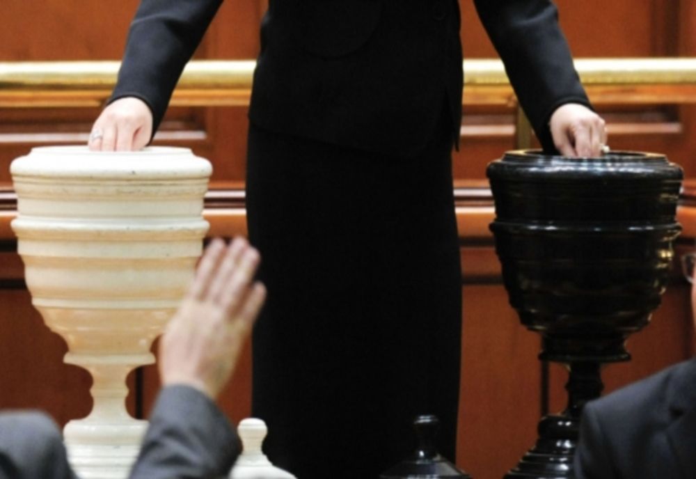 Moțiune de cenzură periculoasă a opoziției împotriva Guvernului Bolojan din cauza măsurilor haotice fără niciun rezultat