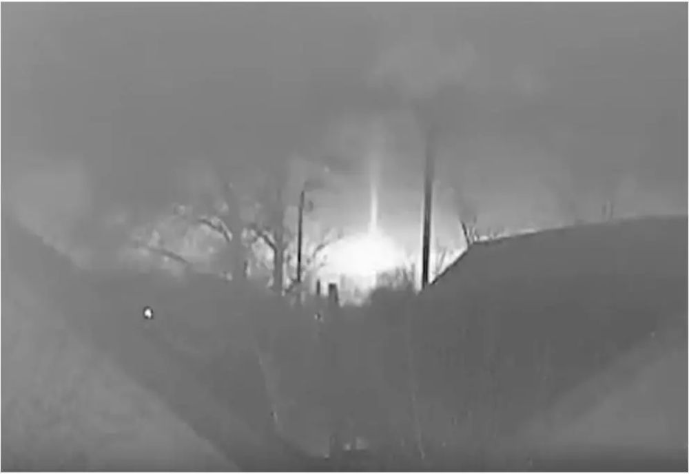 Alertă la granița României. Atacuri cu bombă surprinse de români din case -VIDEO