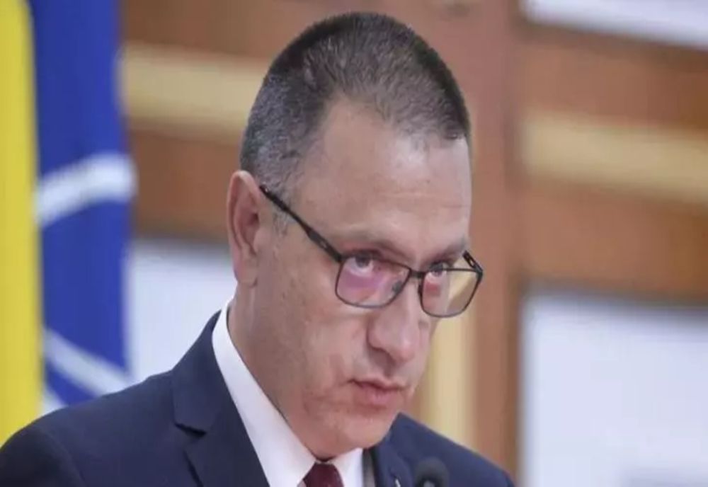 Mihai Fifor îi dă replica rezistului de la Apărare: ”Ventilarea în spaţiul public a ideii că militarii se pensionează la 48 de ani este o manevră abjectă de manipulare”