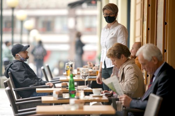 Vești bune pentru români! Se iau noi măsuri de relaxare de la 1 august