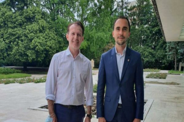 Deputatul PNL Cosmin Șandru urmărit PENAL de DNA după moțiunea de cenzură - Acuzații de dare de MITĂ