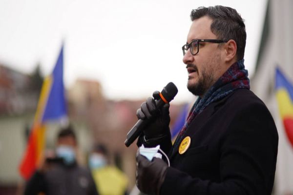 AUR: „Se pune problema ca parlamentarii nevaccinați să nu mai poată intra în clădire. Este nazism!”