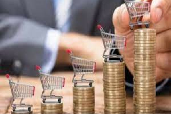 Românii îndură cele mai mari scumpiri din istorie. Mâncarea ne arde la buzunare