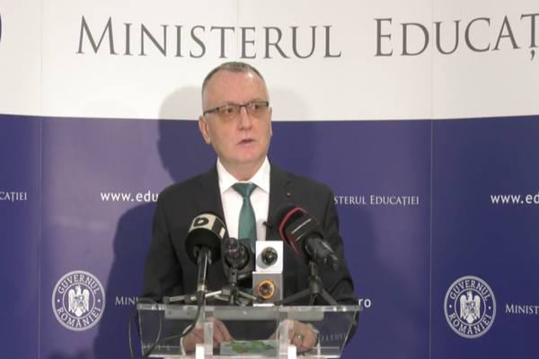 Sorin Cîmpeanu: „Am decis, din proprie inițiativă, să demisionez din funcția de ministru al educației”