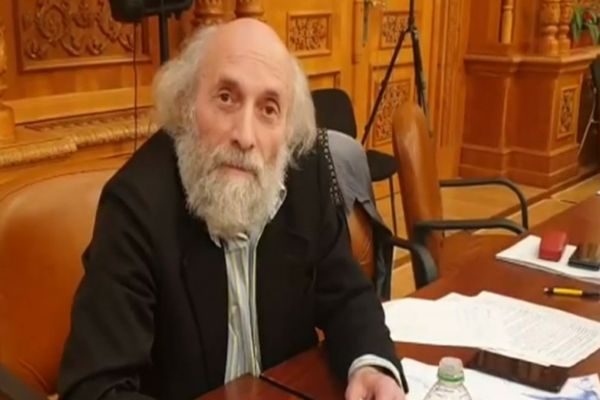 Un senator AUR a tinut sa felicite si amantele de 8 martie