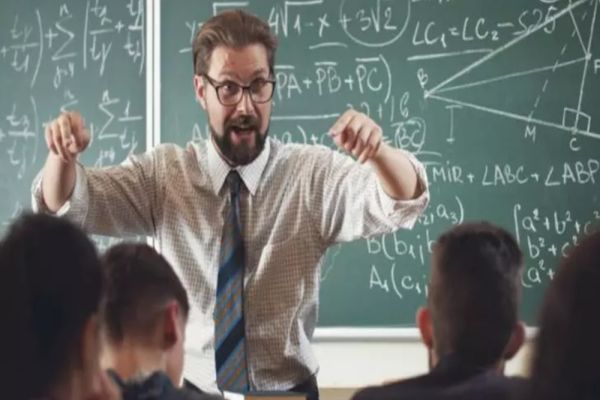 Salariile care i-au făcut pe profesori să declanșeze GREVA în Educație: cât câștigă un dascăl în România după zeci de ani la catedră