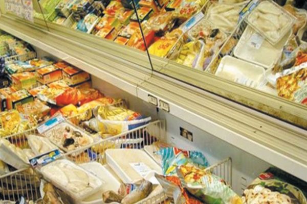 AUR vrea plafonarea prețurilor la alimentele de bază: Oamenii plâng de foame. Negociază cineva cu băncile pentru găsirea de soluții pentru cei cu rate mari?