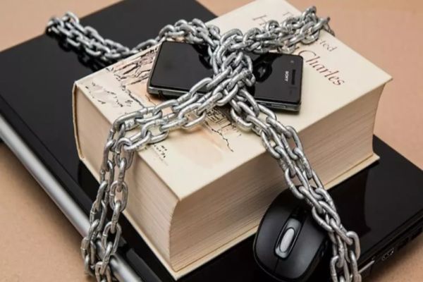 Posturi de radio și de televiziune, grav afectate de sancțiunile din perioada pandemiei Covid-19. Clubul de presă: "Solicităm CNA să facă pasul înapoi!"