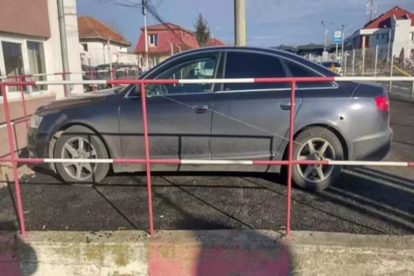 Primele imagini cu mașina FURATĂ în care se afla și fostul ministru Marius Budăi