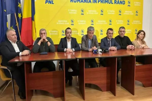 Lovitură pentru AUR Mehedinți. 15 organizații ale partidului s-au mutat la PNL