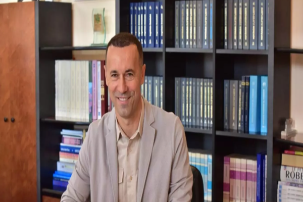 Percheziții DNA acasă la Iulian Dumitrescu, președintele CJ Prahova