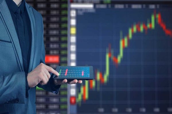 SONDAJ INSCOP: PESTE 61% DINTRE ROMÂNI CONSIDERĂ CĂ STATUL AR TREBUI SĂ INTERVINĂ MAI MULT ÎN ECONOMIE