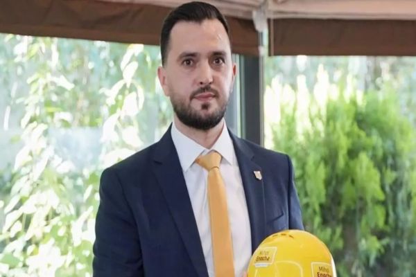 MIHAI ENACHE (DEPUTAT AUR): ”TRAGEDIA DIN CARTIERUL RAHOVA RIDICĂ SEMNE SERIOASE DE ÎNTREBARE PRIVIND MODUL ÎN CARE A FOST TRATATĂ SITUAȚIA DE CĂTRE AUTORITĂȚI” 