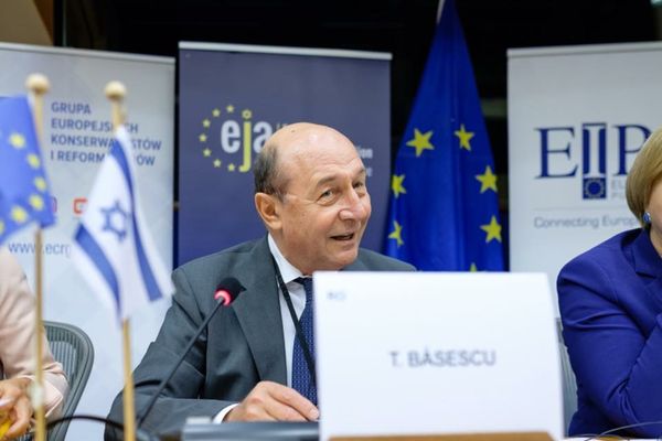 TRAIAN BĂSESCU ANUNȚĂ SFÂRȘITUL PSD: PARTIDUL SE VA DESTRĂMA DACĂ NU INTRĂ LA GUVERNARE