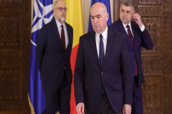IPOCRIZIE MAXIMĂ! CINE SUNT, DE FAPT, ANGAJATELE LUI BOLOJAN: PROFESIONISTELE PE CARE LE ȚINE ÎN PARLAMENT