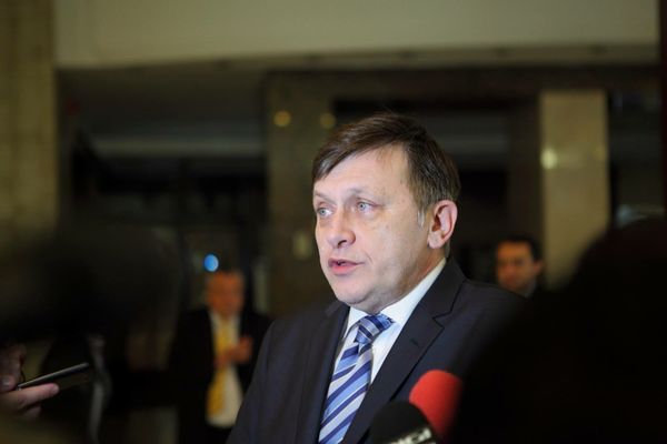 CANDIDATURA LUI CRIN ANTONESCU LA PREZIDENȚIALE, CONTESTATĂ LA CCR. CEI I SE IMPUTĂ CANDIDATULUI COMUN AL COALIȚIEI PSD-PNL-UDMR