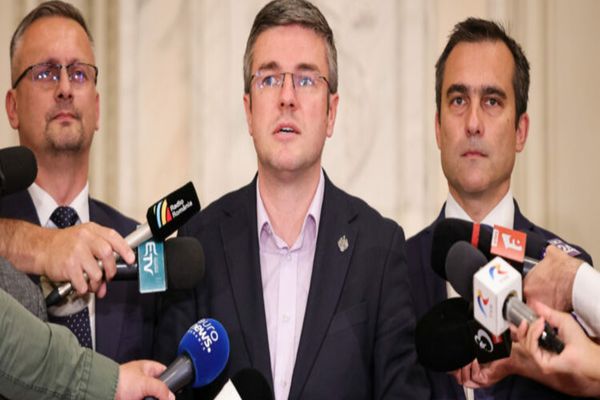 Schimbări majore în Guvern: miniștrii Apărării și Economiei, învestiți marți la Palatul Cotroceni