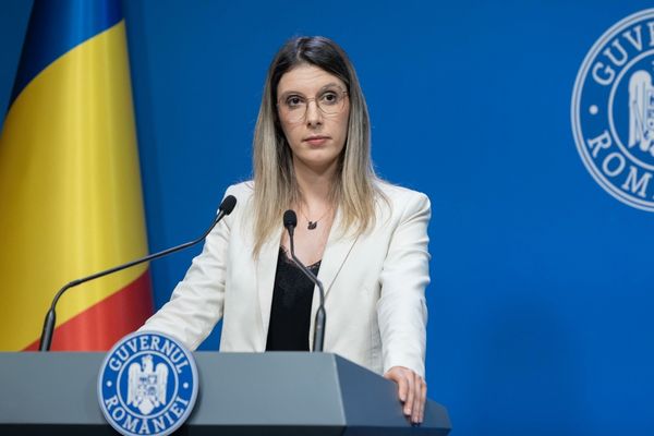 AUR CONTINUĂ LUPTA ÎMPOTRIVA GUVERNULUI SĂRĂCIEI: MOȚIUNEA SIMPLĂ ÎMPOTRIVA MINISTRULUI MEDIULUI SE DEZBATE ÎN PLENUL CAMEREI