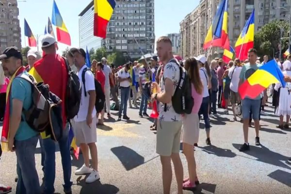 20 IULIE, ZIUA MARELUI PROTEST ÎMPOTRIVA AUSTERITĂȚII LUI BOLOJAN. MOBILIZARE URIAȘĂ, ÎN PIAȚA VICTORIEI. REALITATEA PLUS, SINGURA TELEVIZIUNE ALĂTURI DE POPOR - LIVE