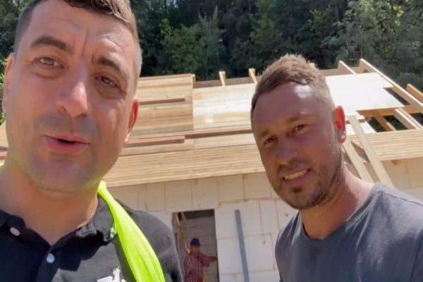 GEORGE SIMION A AJUNS LA BROȘTENI, COMUNA DISTRUSĂ DE INUNDAȚII. AUR RECONSTRUIEȘTE LOCALITATEA - VIDEO