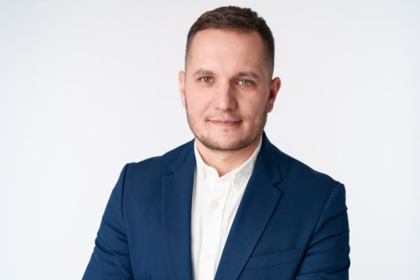 PREFECTUL CAPITALEI DECIDE DACĂ ÎNCHIDE ȘCOLILE SAU NU: „ANALIZĂM VARIANTA SISTEMULUI HIBRID, LA ȘCOLI, PENTRU ZILELE CU VREME SEVERĂ”