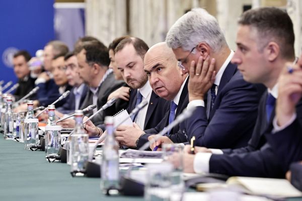 Bolojan: Nu cred că se întâmplă nimic dacă se reduce suma forfetară pentru parlamentari cu 10%