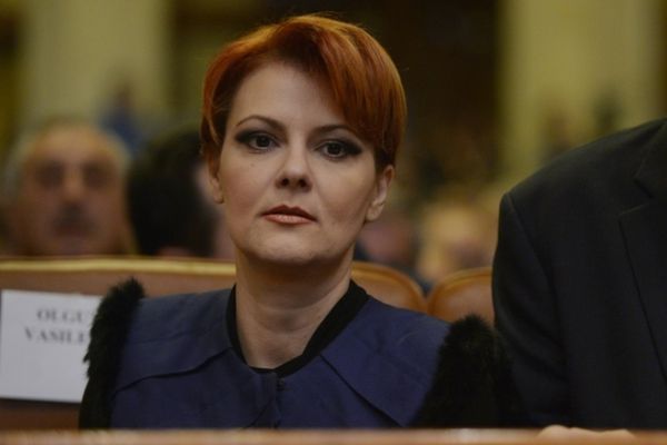 LIA OLGUȚA VASILESCU L-A SPERIAT PE ILIE BOLOJAN. CUM A DAT ÎNAPOI PREMIERUL CU PROPUNEREA DE A INTERZICE TÂRGURILE DE CRĂCIUN – VIDEO