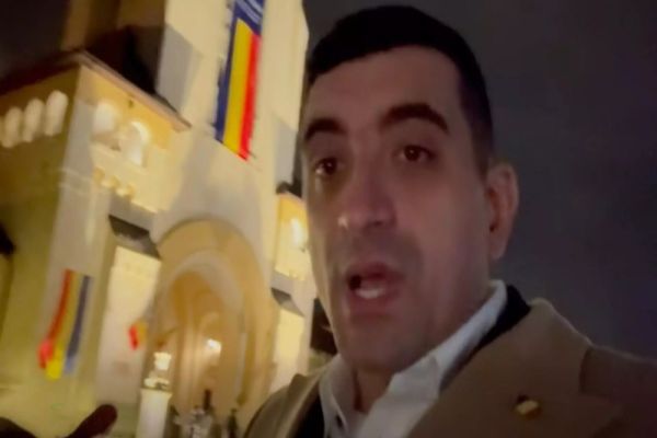La Alba Iulia Unirea face Puterea! Liderul suveraniștilor români, George Simion, a ajuns în Orașul Unirii - VIDEO
