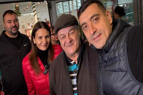 ANCA ALEXANDRESCU, ALĂTURI DE ROMÂNI ÎN STRADĂ. CANDIDATA INDEPENDENTĂ LA ALEGERILE PENTRU PRIMĂRIA CAPITALEI, DESCINDE ACUM ÎN SECTORUL 4