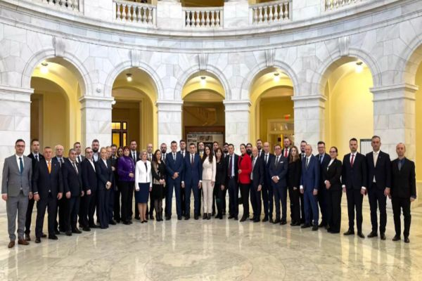 Patrioții urcă în SONDAJE. 35% dintre români ar vota AUR la alegeri