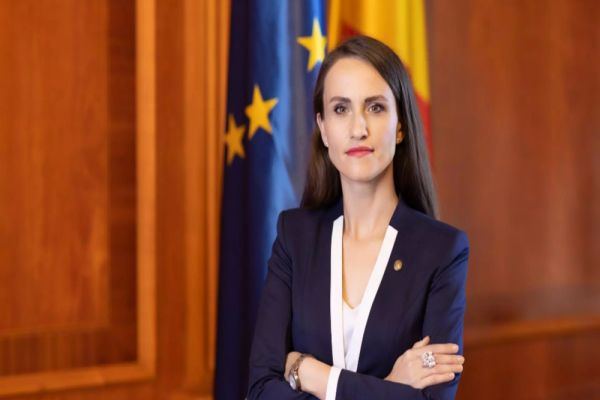 Delegatie la Washington: Oana Țoiu, însoțită de oameni apropiați de Nicușor Dan și Ilie Bolojan