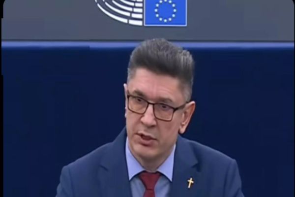 Luis Lazarus, semnal de alarmă în plenul Parlamentului European: „Copiii au rămas singuri, bullying-ul a ieșit din mediul virtual. Ce faceți, doamnă comisar?” - VIDEO