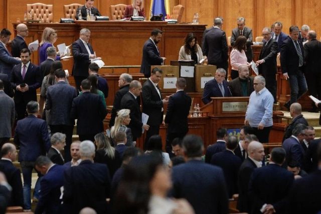Aranjamentele partidului apărut de nicăieri în Parlament. Cine va vota guvernul Tomac, negocierile subterane -VIDEO