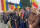George Simion a cumpărat felicitări de 8 Martie de la un bătrân în târg: Mesajul dur pentru politicieni: „Românii își vând amintirile din casă ca să trăiască!” - VIDEO